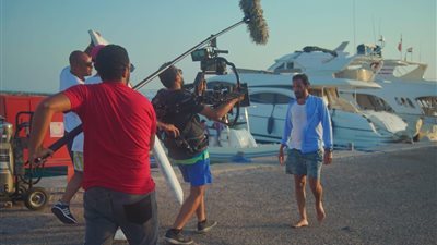 كريم قاسم ينتهي من تصوير مسلسل جانب مظلم