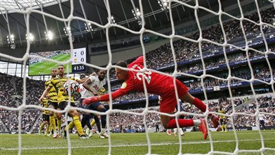 توتنهام يفوز على واتفورد ويتصدر الدوري الإنجليزي