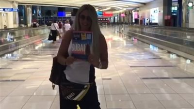 مي حلمي تغادر مصر بعد قرار إيقافها وإحالتها للتحقيق في واقعة أحمد صالح