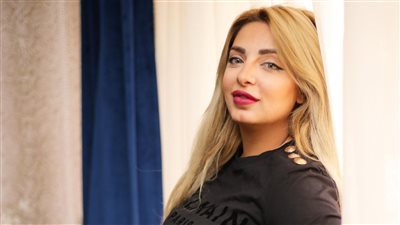 مي حلمي بعد قرار إيقافها: مفيش أحلى من الصحاب 