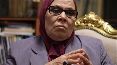 آمنة نصير: تركيب الرموش مش حرام.. والأهم من زينة المرأة لزوجها إصلاح لسانها 