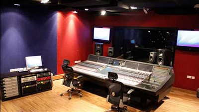 ضبط مالك إستوديو يصدر برامج مقلدة ومنسوبة لكبرى الشركات العالمية دون تصريح بالجيزة