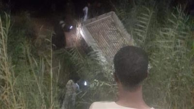 أثناء ذهابهم إلى المستشفى.. إصابة 6 أشخاص فى حادث انقلاب سيارة بترعة بأسوان