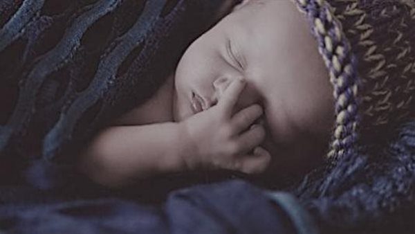 تعبيرية- الولد للفراش