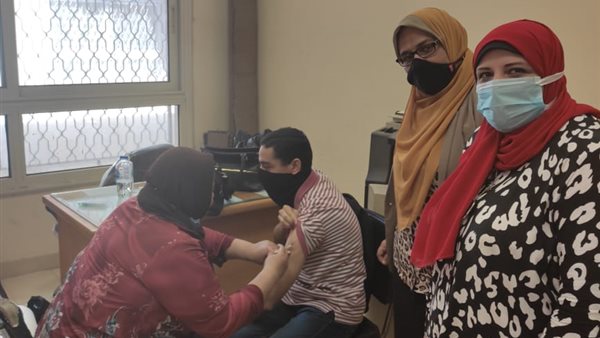 تطعيم منتسبي جامعة