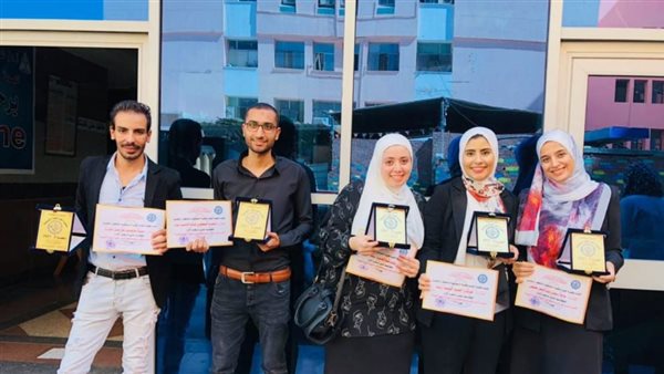 الطلاب مبتكرين الجهاز