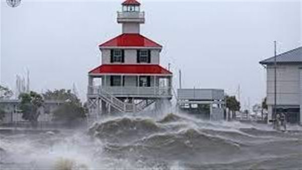 الإعصار أيدا يدمر