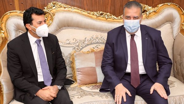 محافظ المنوفية ووزير