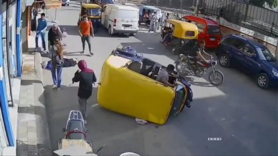 بينهن شقيقتان.. إصابة 4 سيدات في تصادم دراجة بخارية وتوك توك ببني سويف 