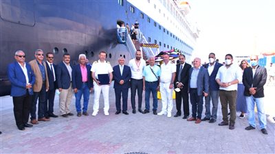 عروض فنية وتنورة بـ ميناء الإسكندرية لاستقبال السفينة السياحية Blue Sapphire │ صور