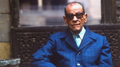 كيف رد نجيب محفوظ على هجوم التيار الديني عليه بعد فوزه بـ نوبل؟ 