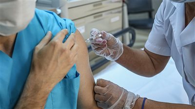 تشعل مواقع التواصل الاجتماعي.. فتوى لإمام تركي: لقاح كورونا حرام