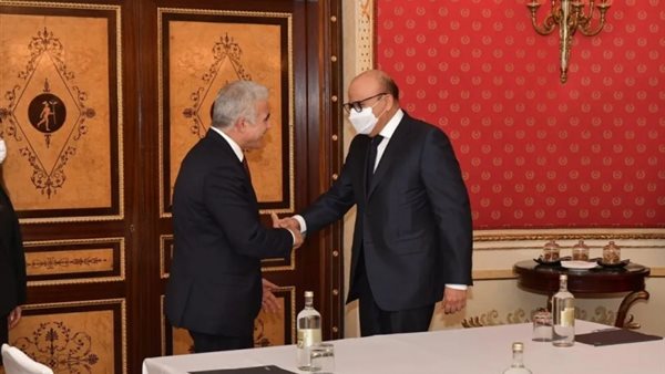 السفير البحريني ووزير