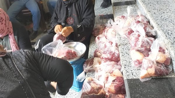 توزيع اللحوم على