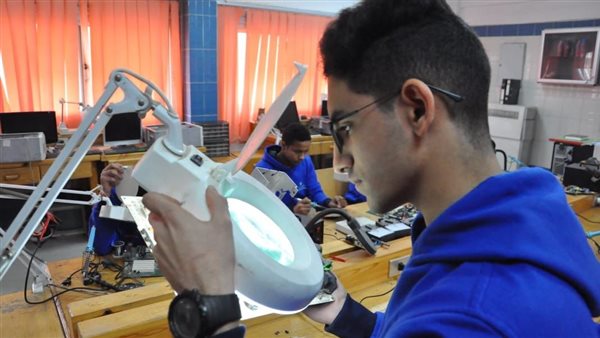 مدرسة تكنولوجية-أرشيفية