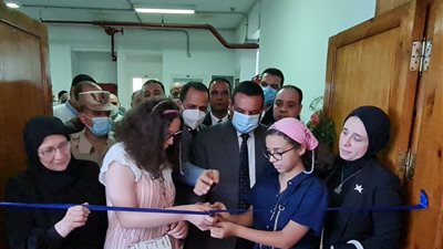 محافظ البحيرة ورئيس جامعة دمنهور يفتتحان مدرج الشهيد خالد العريان بكلية الآداب | صور