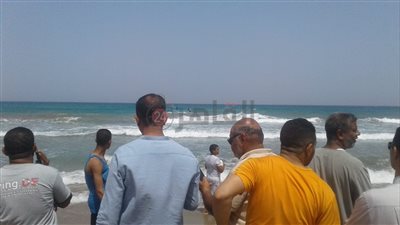 هربًا من الحر إلى الموت.. مصرع شابين غرقًا بشاطئ الشاليهات بالقصير | صور