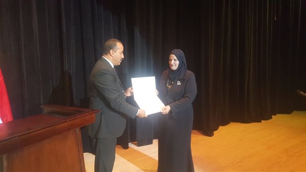 تكريم أرملة الشهيد