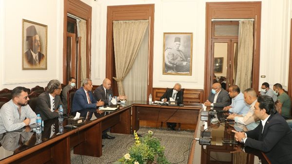 اجتماع عدد من قيادات