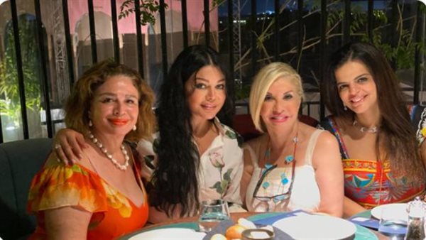 هالة سرحان تحتفل