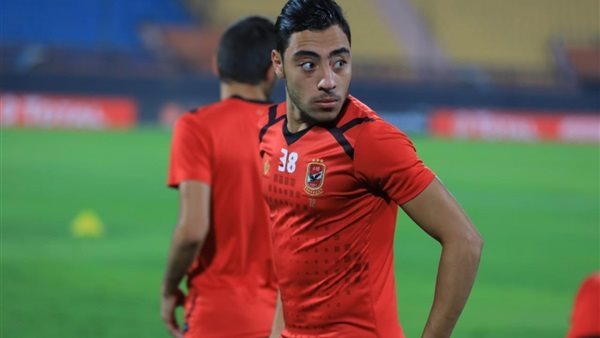 أكرم توفيق لاعب الأهلي