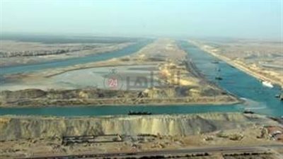 بعد تعطل المحرك.. سحب سفينة صب إلى غاطس قناة السويس واستمرار حركة الملاحة 