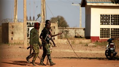 مسلحون يختطفون 73 طالبة من مدرسة في نيجيريا