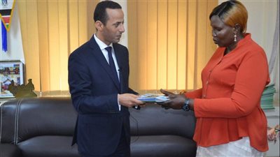 مصر تُهدي جنوب السودان شحنة من الكتب والأفلام الروائية | صور