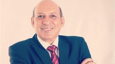 ابنة ماهر سليم تروي موقفًا لها مع والدها: كان بيمهدلي وفاته