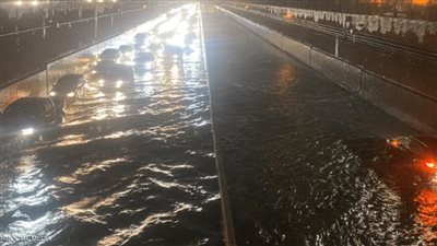  نيويورك تغرق في المياه وإعلان حالة طوارئ وفيضانات بعد أمطار قياسية