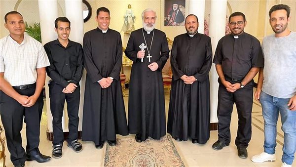 مطران المنيا يلتقي