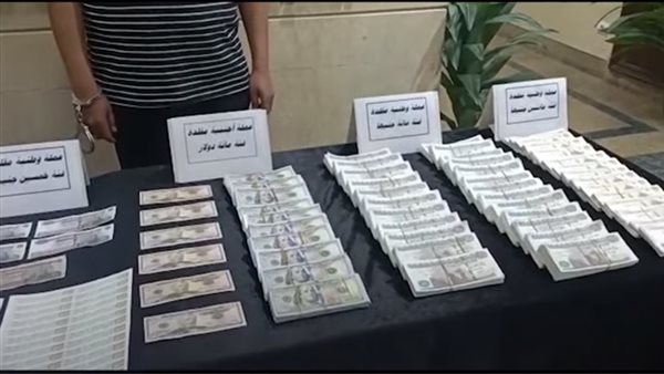 أحد المتهمين برفقة