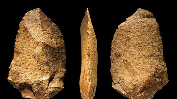 أدوات حجرية