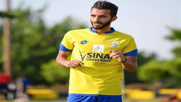  لاعب خط وسط الإسماعيلى،