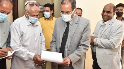 جامعة سوهاج تواصل تطعيم منتسبيها بلقاح فيروس كورونا | صور