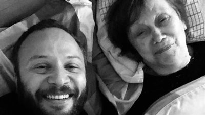 مكسيم خليل يُعلن وفاة والدته: الآن أصبحت يتيمًا يا أمي