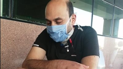 بعد نشر القاهرة 24.. تسليم طبيب فقد بصره خلال كورونا مهام عمله مديرًا لإدارة المخاطر الطبية بكفر الشيخ