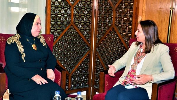 وزيرة التجارة والصناعة