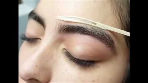  تنظيف الحاجبين-