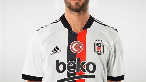 بيانيتش بقميص بشيكتاش