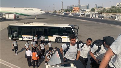 مصر للطيران تسير رحلة خاصة لنقل المنتخب الوطني لكرة القدم إلى الجابون | صور