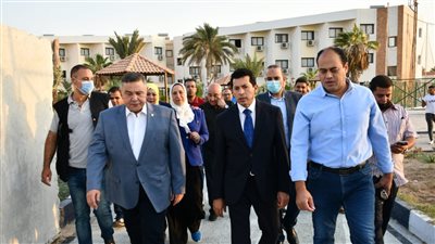 وزير الرياضة ومحافظ البحر الأحمر يتفقدان أعمال تطوير المدينة الشبابية بالغردقة | صور 