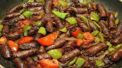 تعرف أسهل طريقة لعمل السجق البلدي في المنزل