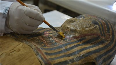 الآثار تستكمل معاينة المومياوات بالمخزن المتحفي في البهنسا