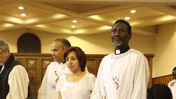 أول قسيس من الصم