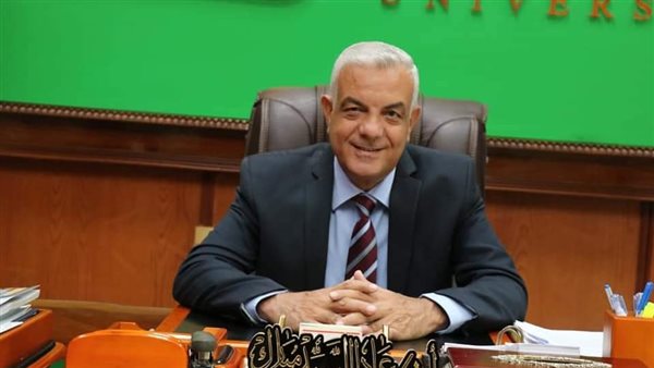 الدكتور عادل مبارك