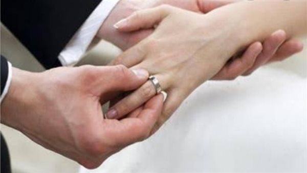 ارتداء الدبلة