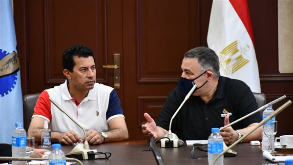 اجتماع وزير الرياضة
