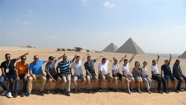 حكام ولاعبو دول بطولة