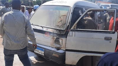 اشتعال النار في سيارة أجرة أمام مستشفى الكرنك الدولي | صور